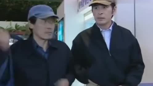 天不藏奸:江啸逛金店,销售看不起他,谁知江啸立马掏出手枪