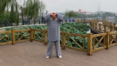 摇手花教学,全网一学就会的摇花手教学,精神小伙现场