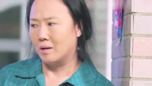乡村爱情:李秀莲来送钱,听到赵四跟老伴儿谈话,她会怎么做?