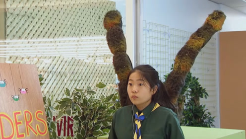 女孩被蜘蛛咬到后变异,瞬间长出蜘蛛脚并且还会吐丝,真是毛骨悚然