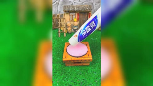 好创意的史莱姆制作,迷你农场奇葩玩泥,居然用牙膏做解压泥!