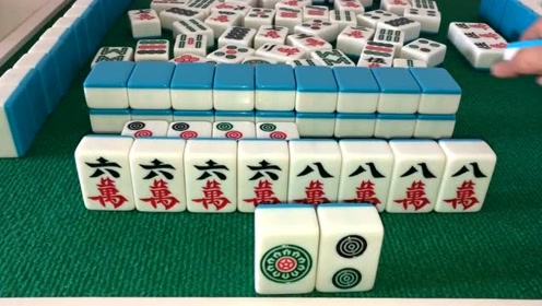小伙打麻将连开三杠杠上花,牌倒是一副好牌,只怕要被剁手哦