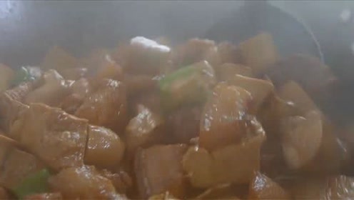 母亲用这个东西给高考的女儿做红烧肉，色香味俱全，女儿赞不绝口