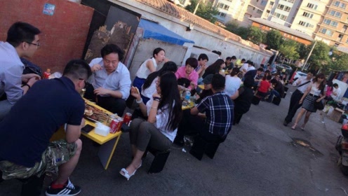 路边摊最火爆的3种小吃,真实制作过程,多可怕你知道吗?