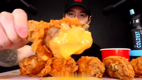 小哥哥带你吃炸鸡腿，香香的，脆脆的