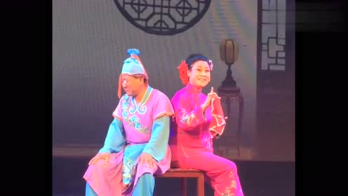 经典的东北二人转正戏《马前泼水》,这嗓音太厉害了,大师级别!