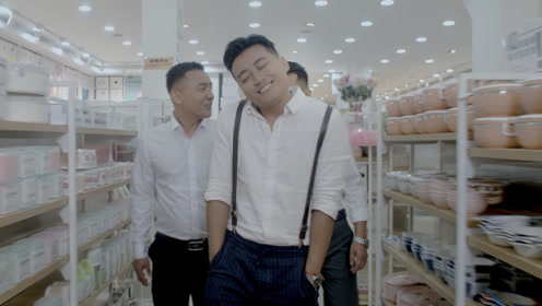 藏歌推荐《春光》演唱:格雨,罗布桑珠