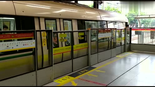 广州地铁:01x043-044,广州东站方向,坑口出站!