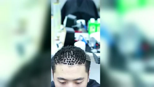 这么短的寸头竟然也能烫黑人烫,这理发师手太巧了