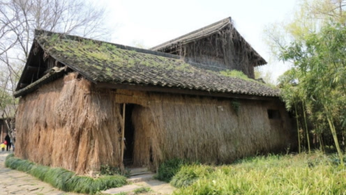 四川"另类"的茅草屋,外观破烂不堪,参观一趟却要50元门票!