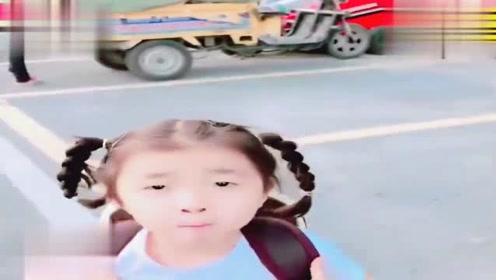 萌娃李欣蕊动作表演有模有样,表情可爱了,戏精