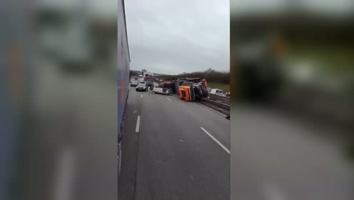 保险公司,连夜跑的,扛着火车