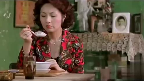 董事长的女儿当服务员,在饭店被顾客刁难,谁料正好被