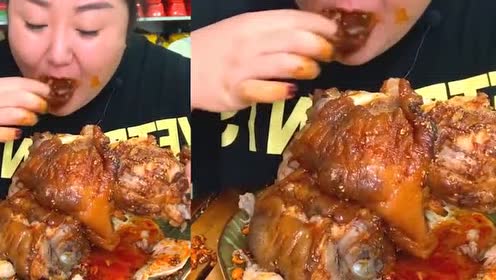 吃播直播大口吃大骨头!看她吃东西超级过瘾