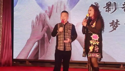 著名二人转演员何晓影和张涛精彩演出