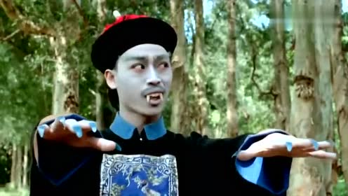 林正英装成僵尸,与小僵尸谈天说地,这僵尸语估摸得有十级了!