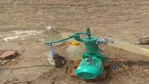 农民工发明的浇地神器!既实用又不烧油!只恨不早点发明出来