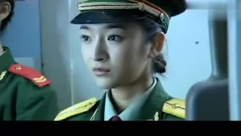 红蝎子:武警检查大巴,结果发现两个游客举止不正常,一查是毒贩