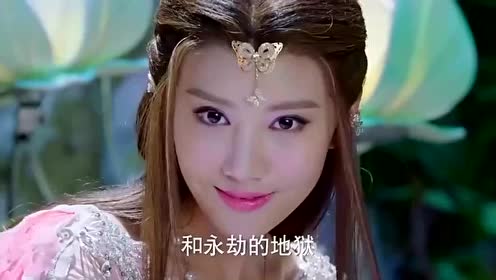 美女长得这么美,却能做出用人喂蝴蝶的事,女孩不敢相信