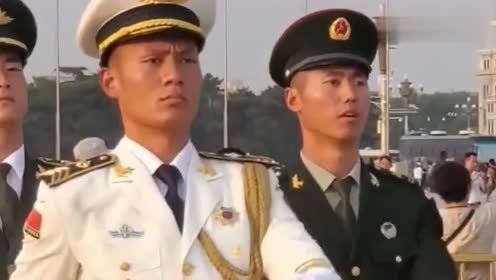 近距离听张自轩发号施令,中间这位国旗卫士颜值好帅,好喜欢!