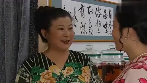 爆笑剧场:大辣椒跟大辣椒攀比,药匣子为了面子,特许她们买东西