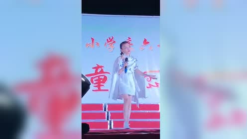 宋小睿离开了特效!腿好像也不是很长!网友:唱歌也对不上口型!