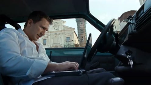 彪悍的俄罗斯女特工，一枪干掉一个，硬是追回了耍小计谋的逃犯！