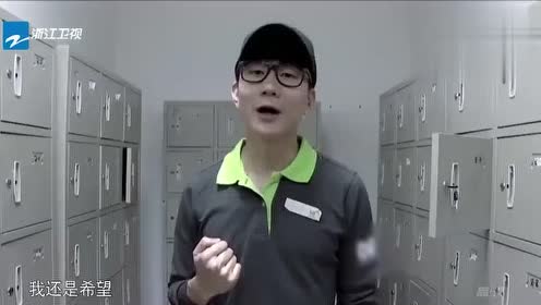 兄弟团体验各种各样的职业，林俊杰当收银员，表示比唱歌还紧张！