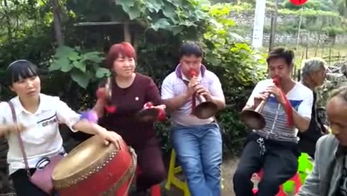 农村唢呐乐队吹奏,很有实力的唢呐手