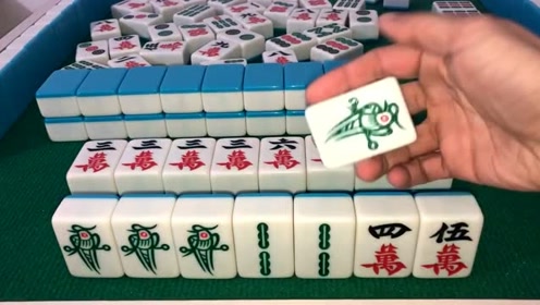 《爱情公寓》一菲想假扮展博的女朋友却被众人嫌弃,真