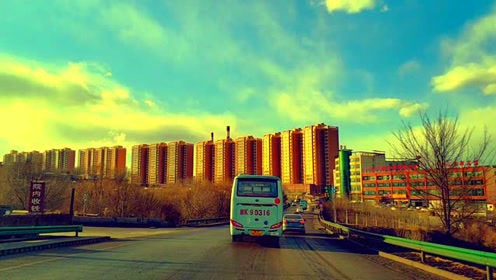驰骋在春天的鄂尔多斯，蓝天白云一路出发，一路美景