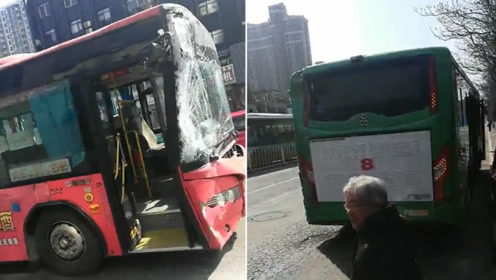 突发！河北邯郸两公交相撞 后车挡风玻璃碎裂成蛛网状