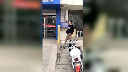 医院门口玩的有人知道为啥吗