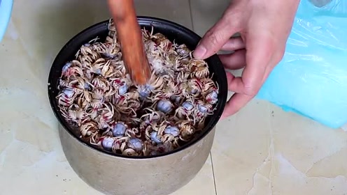 大晚上去海里,只为做一种舌尖上的美食,沙蟹汁