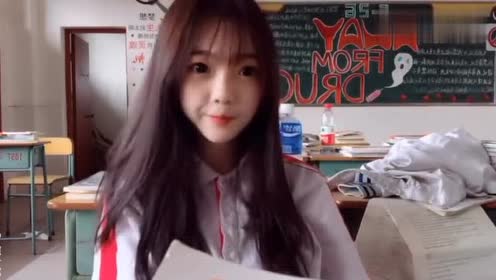 小姐姐要不要这样可爱!看样子应该是初中生?