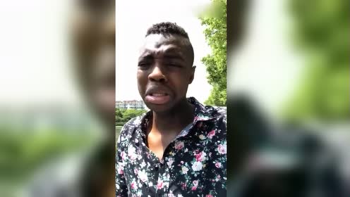 非洲人亲口对自己的同胞说!自己来中国被晒黑了!太搞笑了