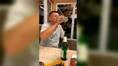 波兰男人几乎个个是酒鬼,一天工作结束后,就心事重重的开始喝闷酒!