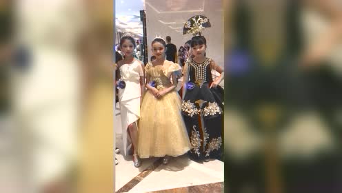 童模在一起合影,和旁边的小姑娘一比,宋小睿也不过如此!