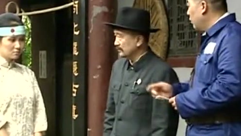 王保长新篇:村花一心求死,直接跳河,谁知河水太浅虚惊一场