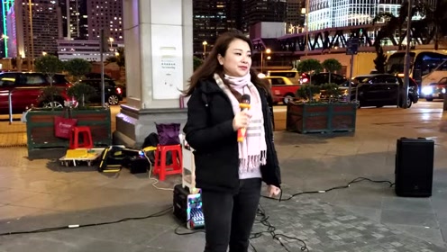 一首经典歌曲《我没有骗你》,街头美女歌手乐乐演唱好听
