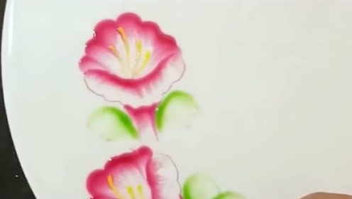 果酱画喇叭花,颜色渐变得很好看,让人佩服的手法!