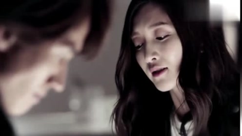 总裁依然忘不了前任，心里始终放不下，不然也不会这样做的！