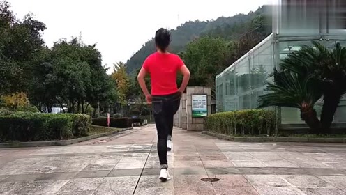 广场鬼步舞《又见山里红》12步,歌曲时尚,舞步简单