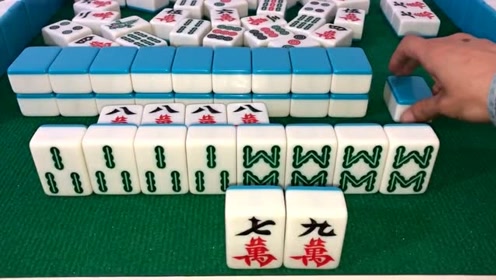 小伙打麻将连开三杠杠上花,牌倒是漂亮,就是八万有点多