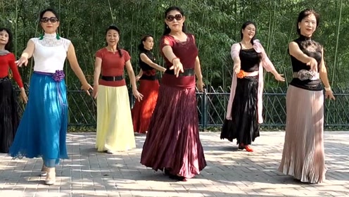 北京紫竹院公园杜老师舞团,老杜和男老师共同领舞