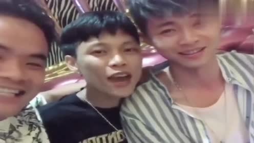 广东雨神和许华升仿佛两个大,解放天性了!
