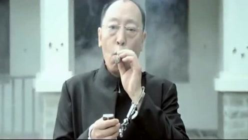 战狼电影中的"苏大强",一个镜头成就经典,连主角吴京都自愧不如!