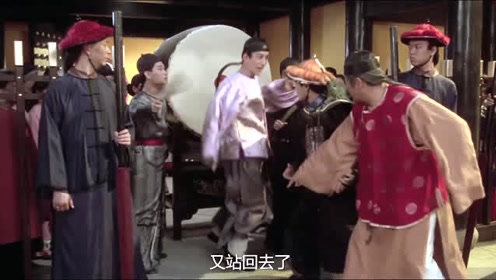 九品芝麻官:刚被逼回黄线外,居然开始作死,活该被打啊