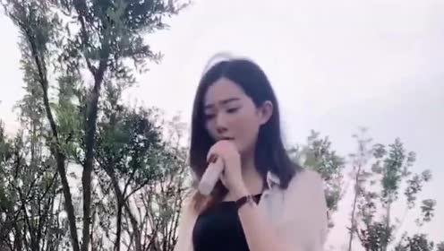 女歌手唱首情歌《信仰》,浓浓的情意,真好听