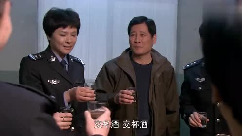 走进看守所:刘队复婚,儿子参军,看守所真的双喜临门啊